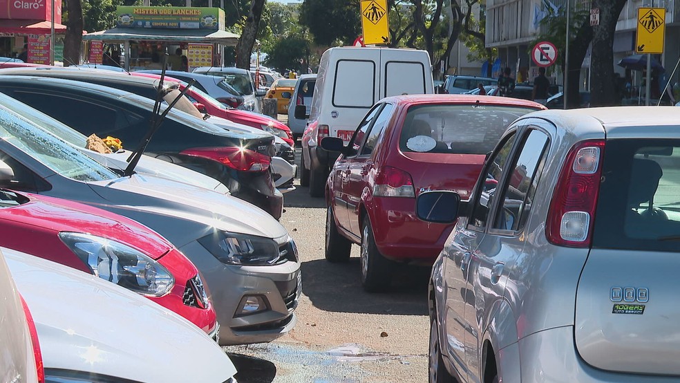 GDF prorroga até 14 de agosto prazo para moradores debaterem projeto que cobra estacionamento em áreas públicas