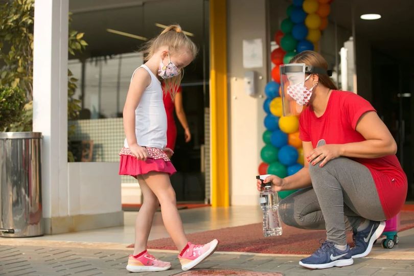 Volta nas escolas privadas no DF é marcada por cuidados e poucos alunos