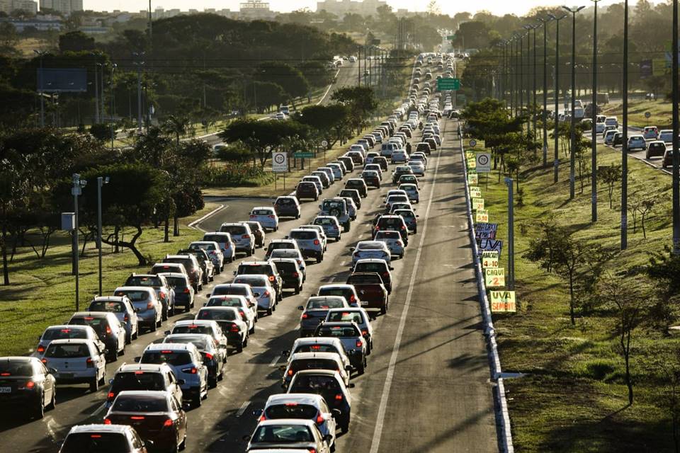 CLDF aprova projeto que proíbe obras em vias urbanas nos horários de pico